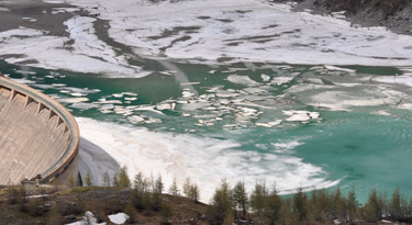 Der Stausee Margaritze ist eine Talwanne, die von der Pasterze ausgeformt wurde. Der Stausee sammelt das Schmelzwasser des Pasterzengletschers.