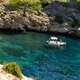 Die Cala en Gossalba ist eine kleine traumhafte Bucht mit glasklarem Wasser...