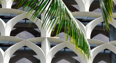 Architektonische Bauwerke wie dieses findet man in Honolulu viele...