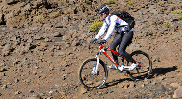 Los geht´s der Downhill Trail wartet... am Gipfel auf 3.055 Meter ist es arg kalt und unten angekommen super warm... ;)