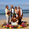 Tarvin hat auf seiner Ukulele 'unsere' hawaiianischen Lieblingslieder gespielt, Vene hat mit seinen Chants und als Muschelbläser für den ganz besonderen Aloha Spirit gesorgt und Richardo hat uns in einer unvergesslichen Zeremonie getraut!